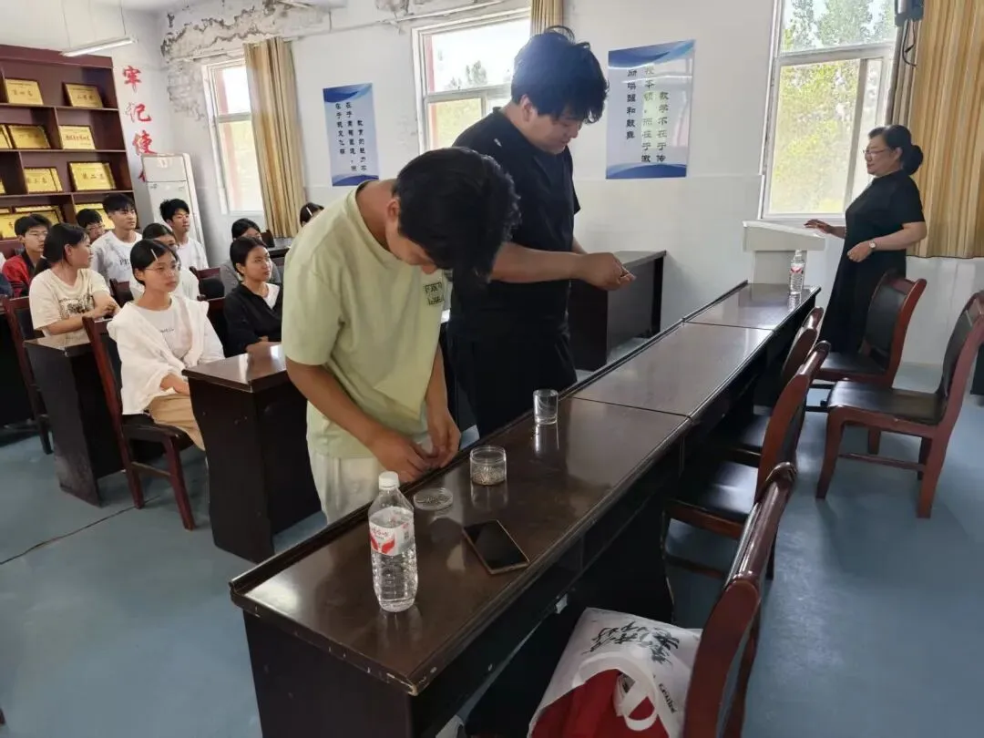 心理赋能助中考,暖心讲座进校园-第3张图片-四季读书网
