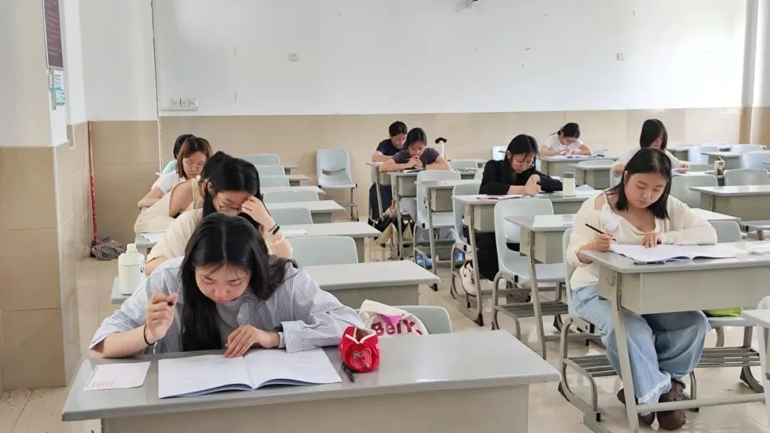以考砺公,逐梦成公|工商管理学院公务员模拟考试圆满举行-第4张图片-四季读书网