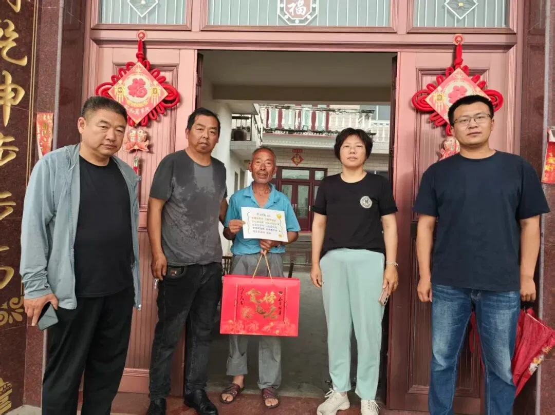 吴桥镇红河村走访慰问中考高考学生家庭-第1张图片-四季读书网
