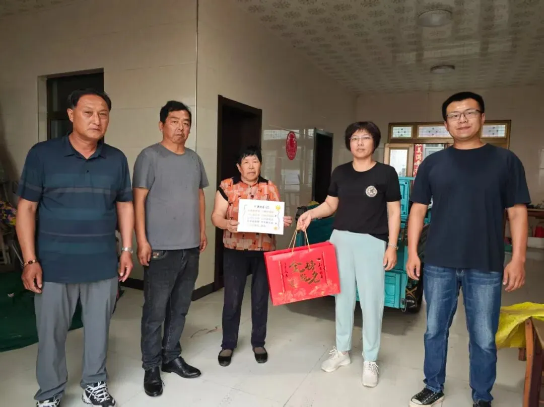 吴桥镇红河村走访慰问中考高考学生家庭-第3张图片-四季读书网
