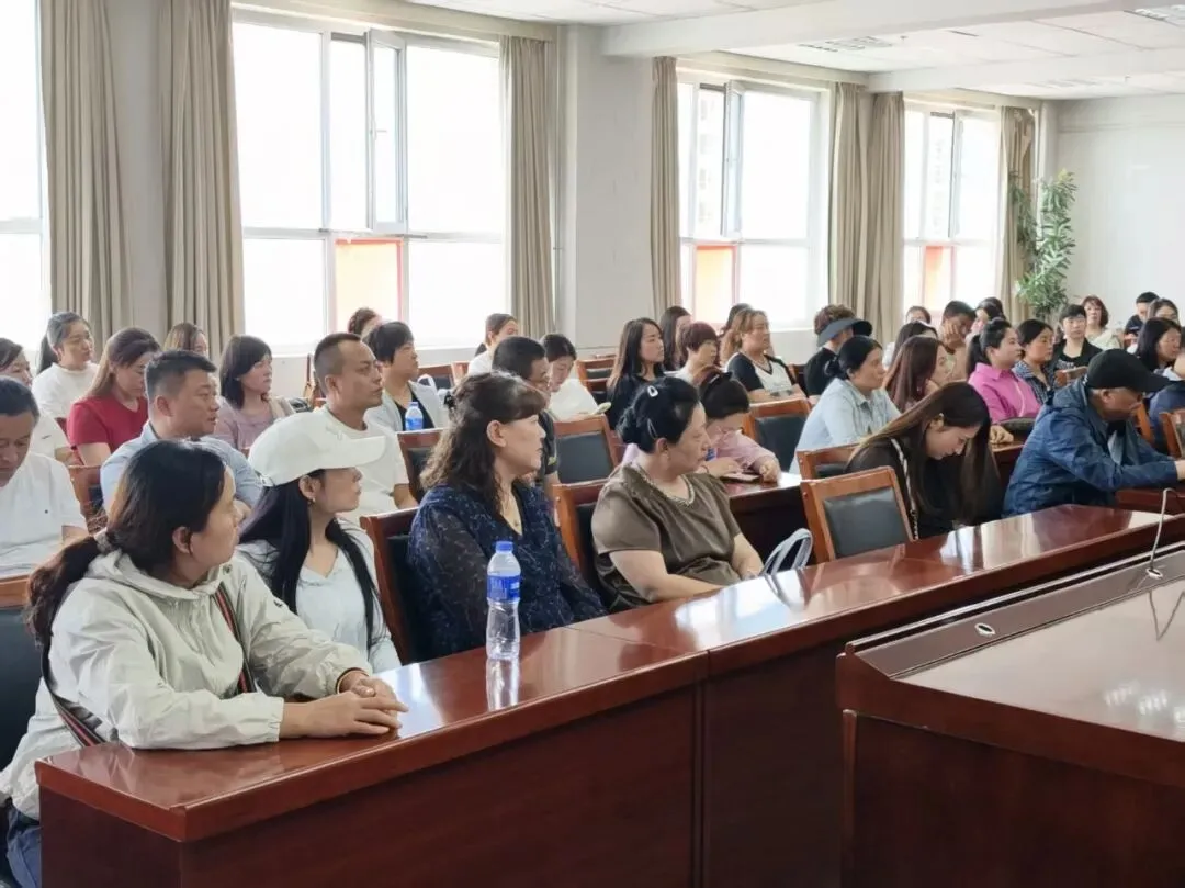 家校同心护航中考,聚力蓄力奔赴新程!兰州成功学校初三家长会圆满召开-第13张图片-四季读书网