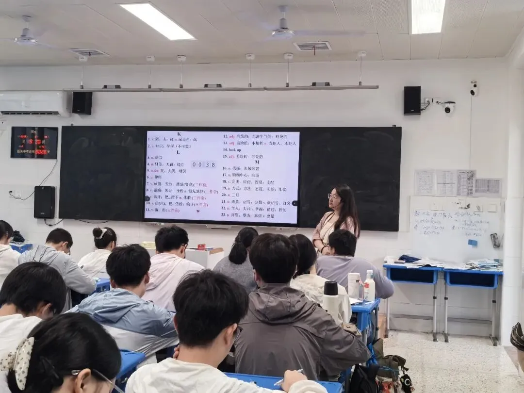 【教育教研】精研复习讲评,赋能中考备考——望岳校区九年级英语备课组开展“新秀月”展示课活动-第9张图片-四季读书网