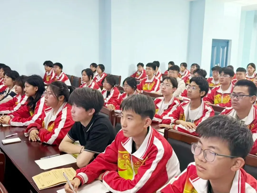 乘风万里 造炬成阳|成功中考三校301、302班开展中考冲刺动员会-第5张图片-四季读书网