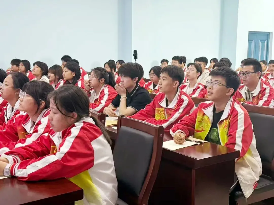 乘风万里 造炬成阳|成功中考三校301、302班开展中考冲刺动员会-第6张图片-四季读书网
