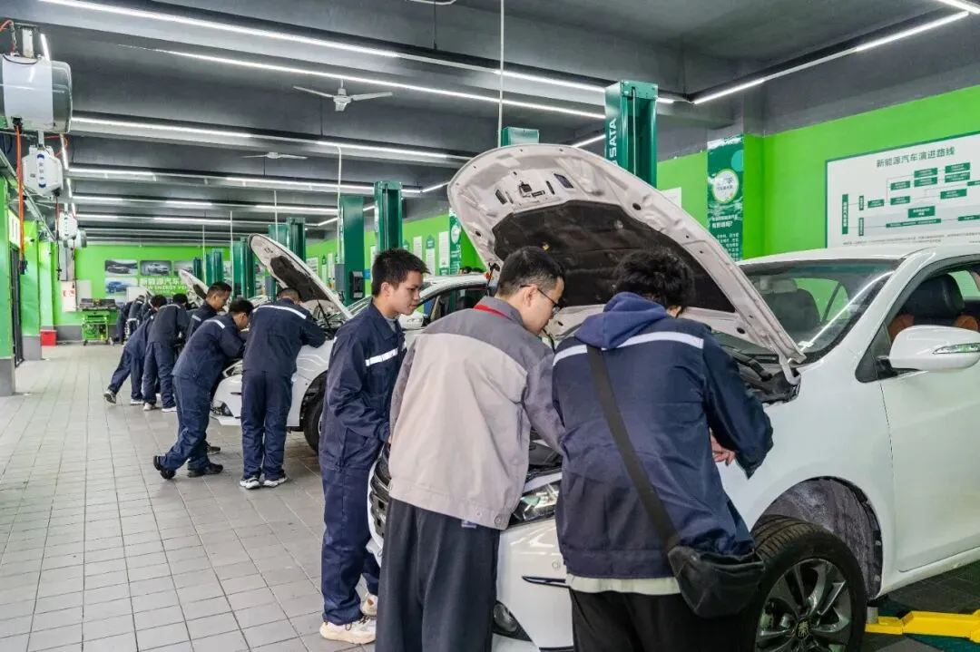 中考择校优选|广西机电工程学校公办五星名校王牌专业详解,2026 招生预约参观报名找田老师-第3张图片-四季读书网