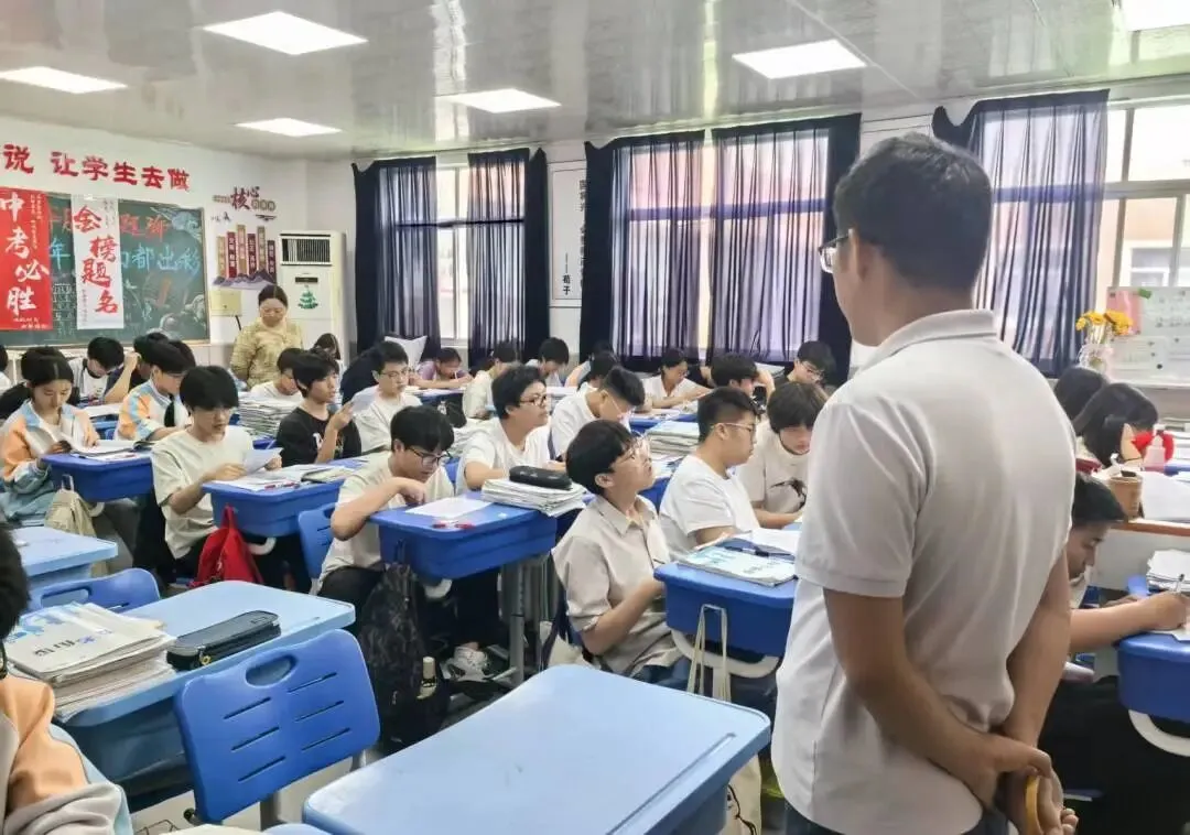 凝心蓄力赴中考,同心笃行启华章-第11张图片-四季读书网