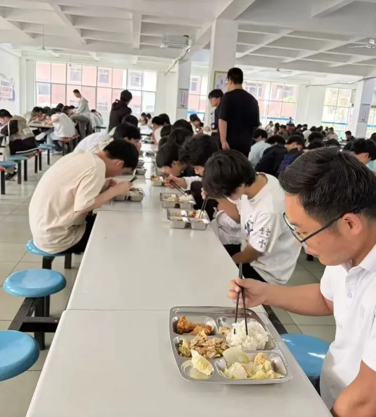 凝心蓄力赴中考,同心笃行启华章-第20张图片-四季读书网