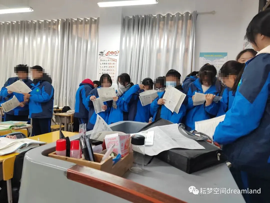 英语试卷讲解课,偶尔也可以这样上-第2张图片-四季读书网
