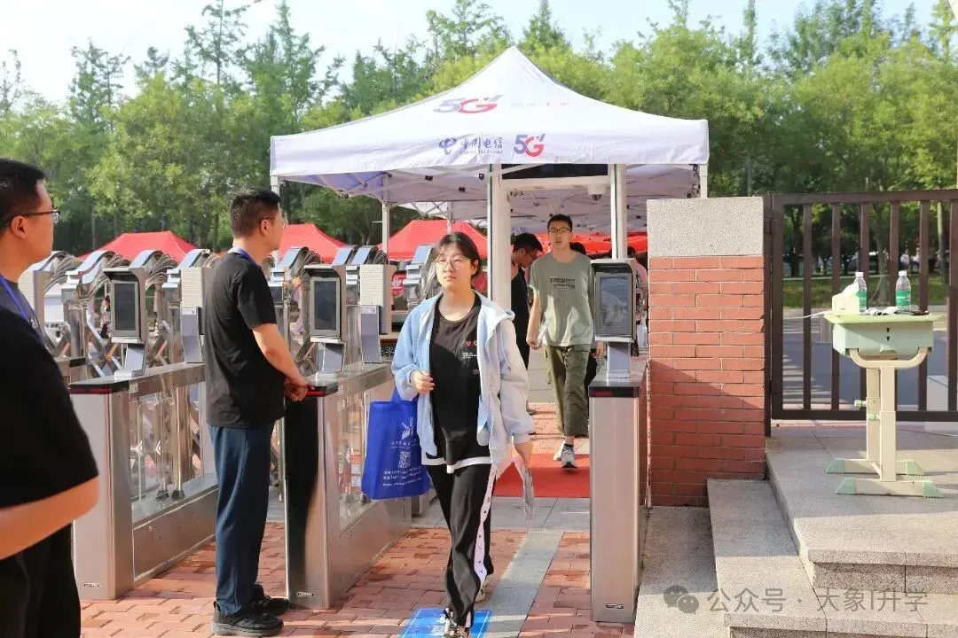 多图直击2025河南中考现场!-第32张图片-四季读书网
