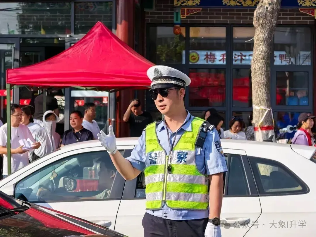 多图直击2025河南中考现场!-第44张图片-四季读书网