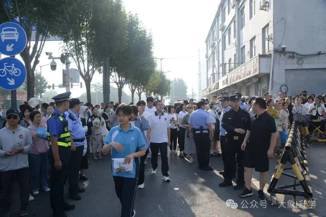 多图直击2025河南中考现场!-第55张图片-四季读书网