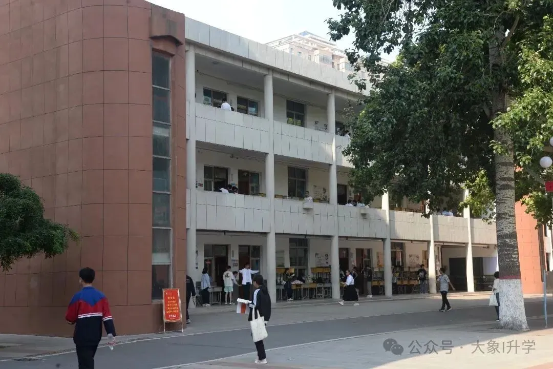 多图直击2025河南中考现场!-第63张图片-四季读书网