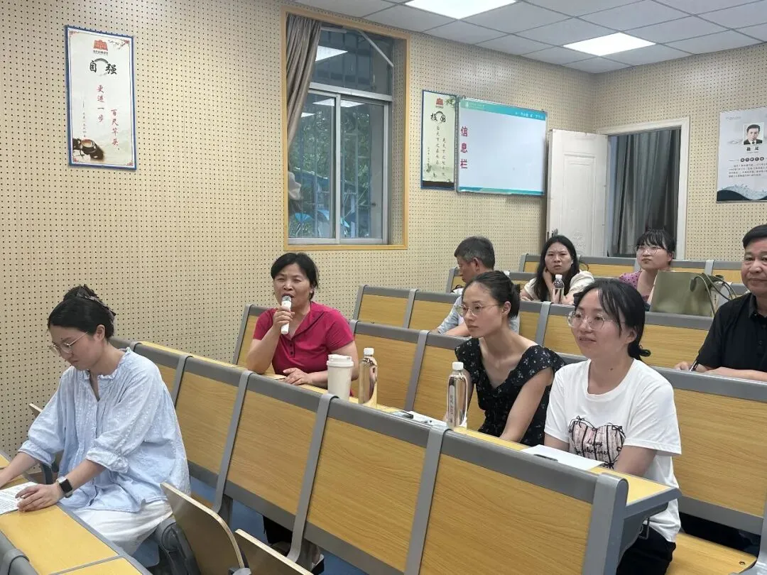 聚焦中考方向,深耕道法课堂|进贤县2026年初中道德与法治学科教研活动在我校圆满进行-第5张图片-四季读书网