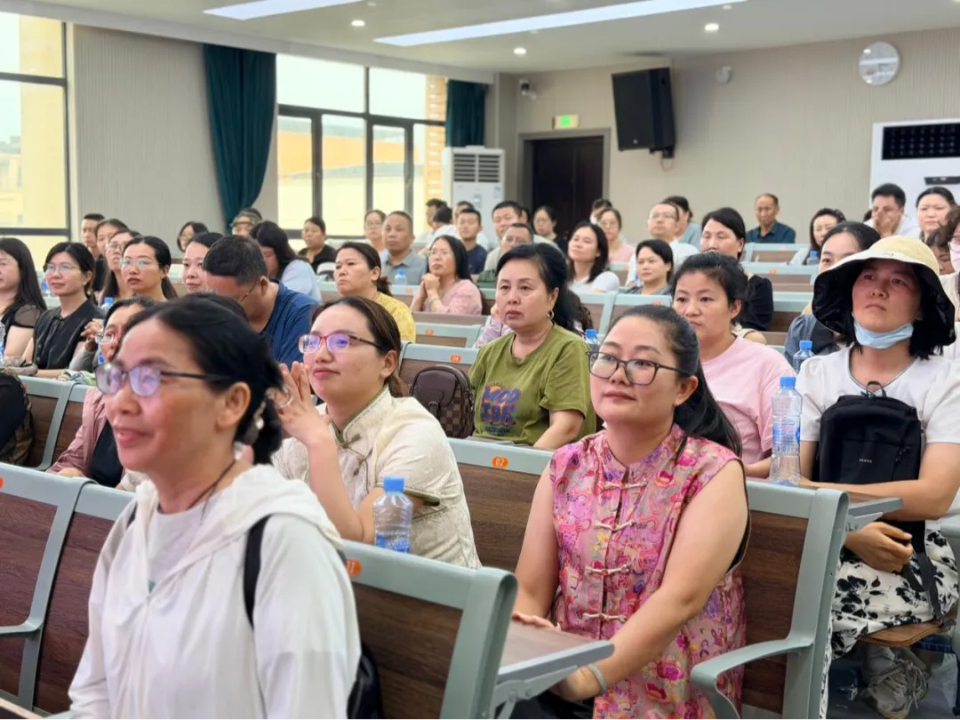 暖心护航 聚力中考 ——南昌二中九龙湖校区(红谷滩区博雅学校)开展“同上一堂家庭教育课”专题讲座-第5张图片-四季读书网