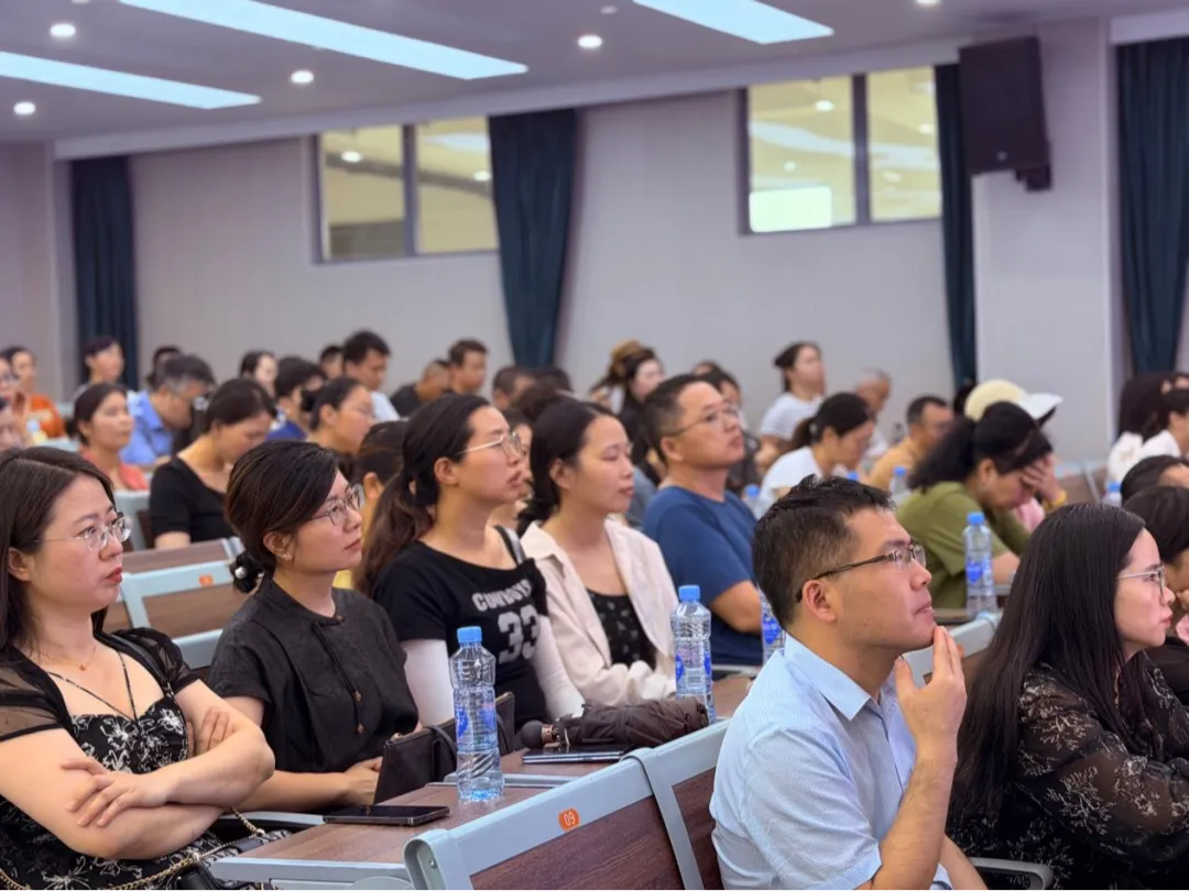 暖心护航 聚力中考 ——南昌二中九龙湖校区(红谷滩区博雅学校)开展“同上一堂家庭教育课”专题讲座-第7张图片-四季读书网