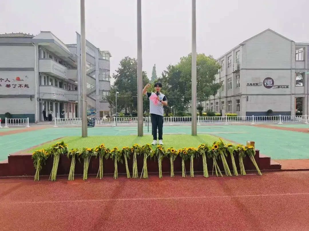 第552期|葵花寄期许,逐梦赴中考——横塘中学中考冲刺暨葵花赠予仪式圆满落幕-第15张图片-四季读书网