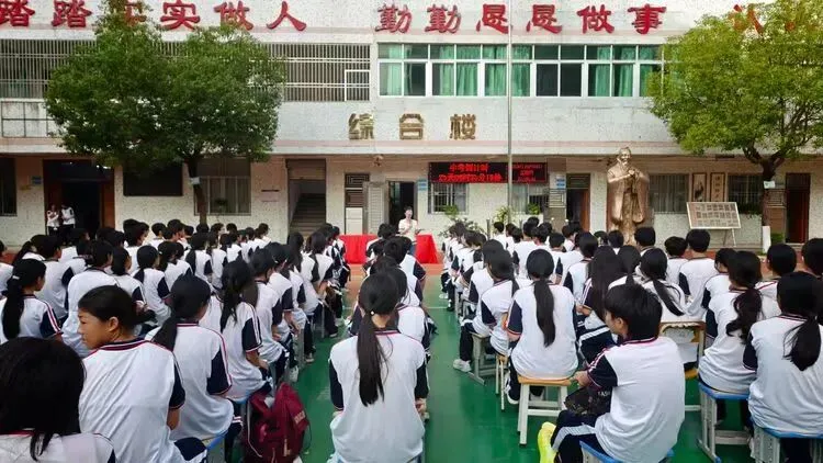 “中考冲刺,与心同行”——碣石镇第五中学举办专题心理辅导讲座暨2026志愿填报指导会议-第18张图片-四季读书网
