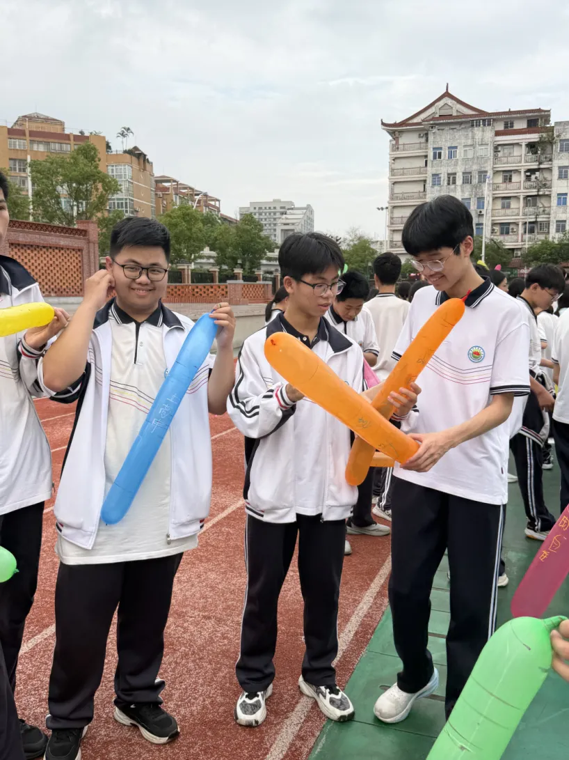漳州五中开展九年级中考考前减压心理团辅活动——舒缓身心释压力,凝心聚力迎-第18张图片-四季读书网