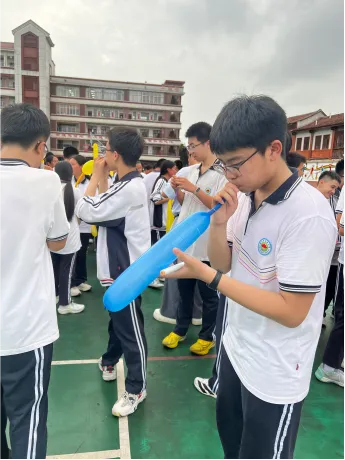 漳州五中开展九年级中考考前减压心理团辅活动——舒缓身心释压力,凝心聚力迎-第19张图片-四季读书网