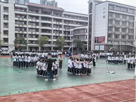 漳州五中开展九年级中考考前减压心理团辅活动——舒缓身心释压力,凝心聚力迎-第25张图片-四季读书网