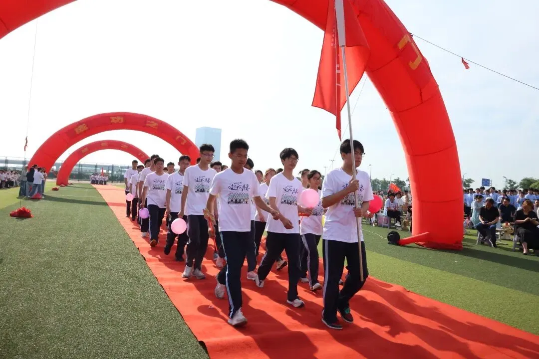 乘风奔跑,亮剑中考|第四开明中学第三届 “青春酷跑” 励志活动圆满举行-第16张图片-四季读书网