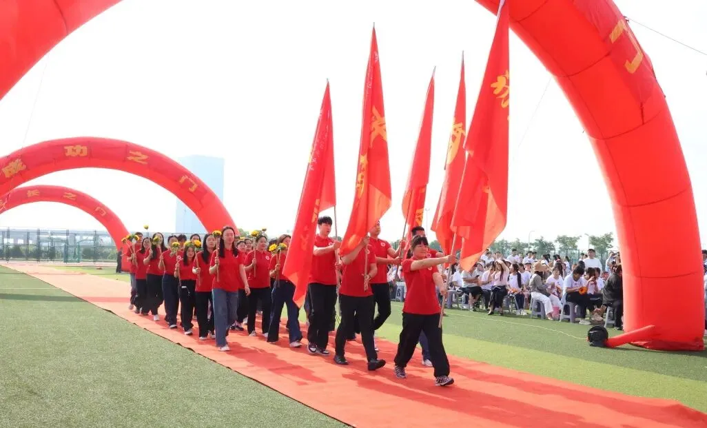 乘风奔跑,亮剑中考|第四开明中学第三届 “青春酷跑” 励志活动圆满举行-第24张图片-四季读书网