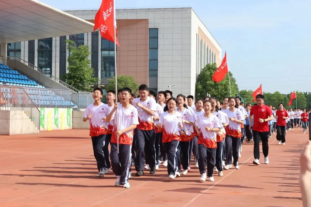 乘风奔跑,亮剑中考|第四开明中学第三届 “青春酷跑” 励志活动圆满举行-第42张图片-四季读书网