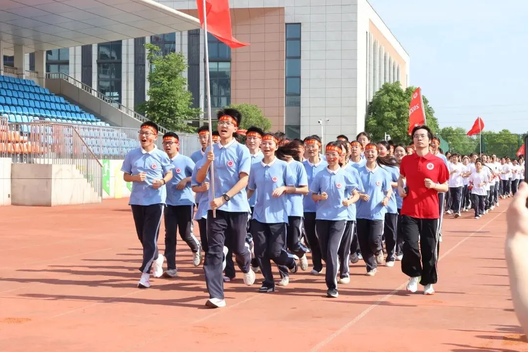 乘风奔跑,亮剑中考|第四开明中学第三届 “青春酷跑” 励志活动圆满举行-第43张图片-四季读书网