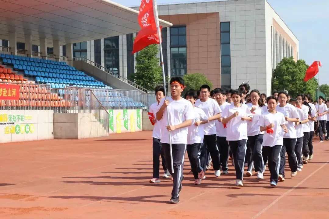 乘风奔跑,亮剑中考|第四开明中学第三届 “青春酷跑” 励志活动圆满举行-第44张图片-四季读书网