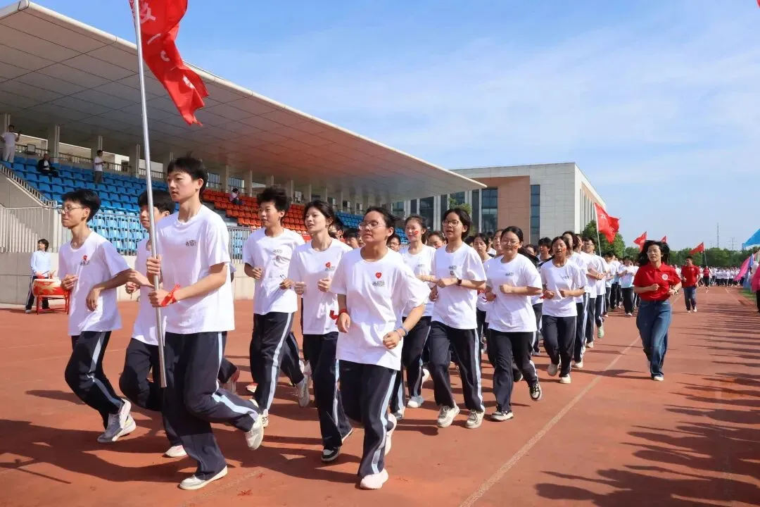 乘风奔跑,亮剑中考|第四开明中学第三届 “青春酷跑” 励志活动圆满举行-第45张图片-四季读书网