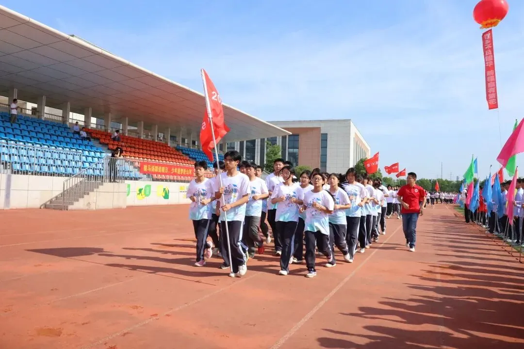 乘风奔跑,亮剑中考|第四开明中学第三届 “青春酷跑” 励志活动圆满举行-第46张图片-四季读书网