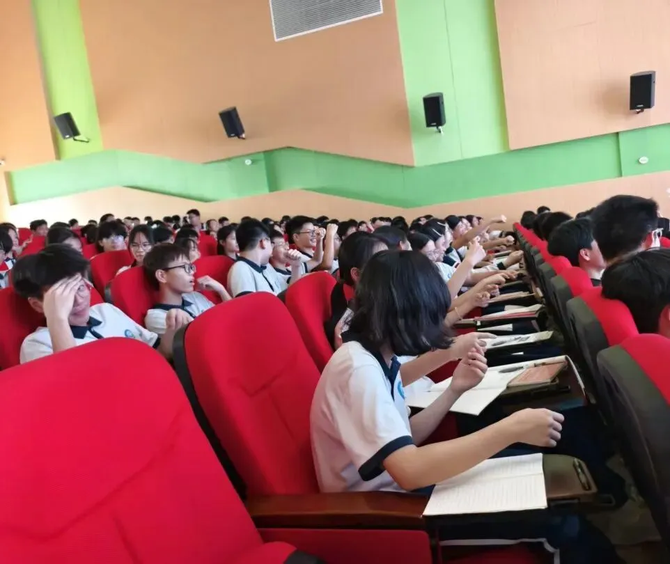 从容迎考,赋能前行 ——《中考冲刺阶段的心理调适与潜能激发》讲座开讲!-第18张图片-四季读书网