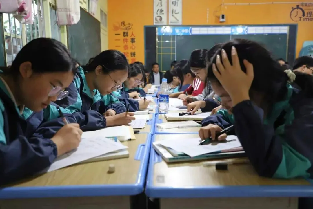数字赋能教研 聚力备战中考——黎平县创新AI赋能教研模式夯实数学备考工作-第7张图片-四季读书网