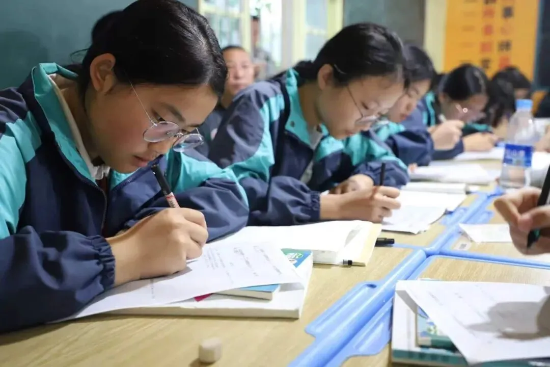 数字赋能教研 聚力备战中考——黎平县创新AI赋能教研模式夯实数学备考工作-第8张图片-四季读书网
