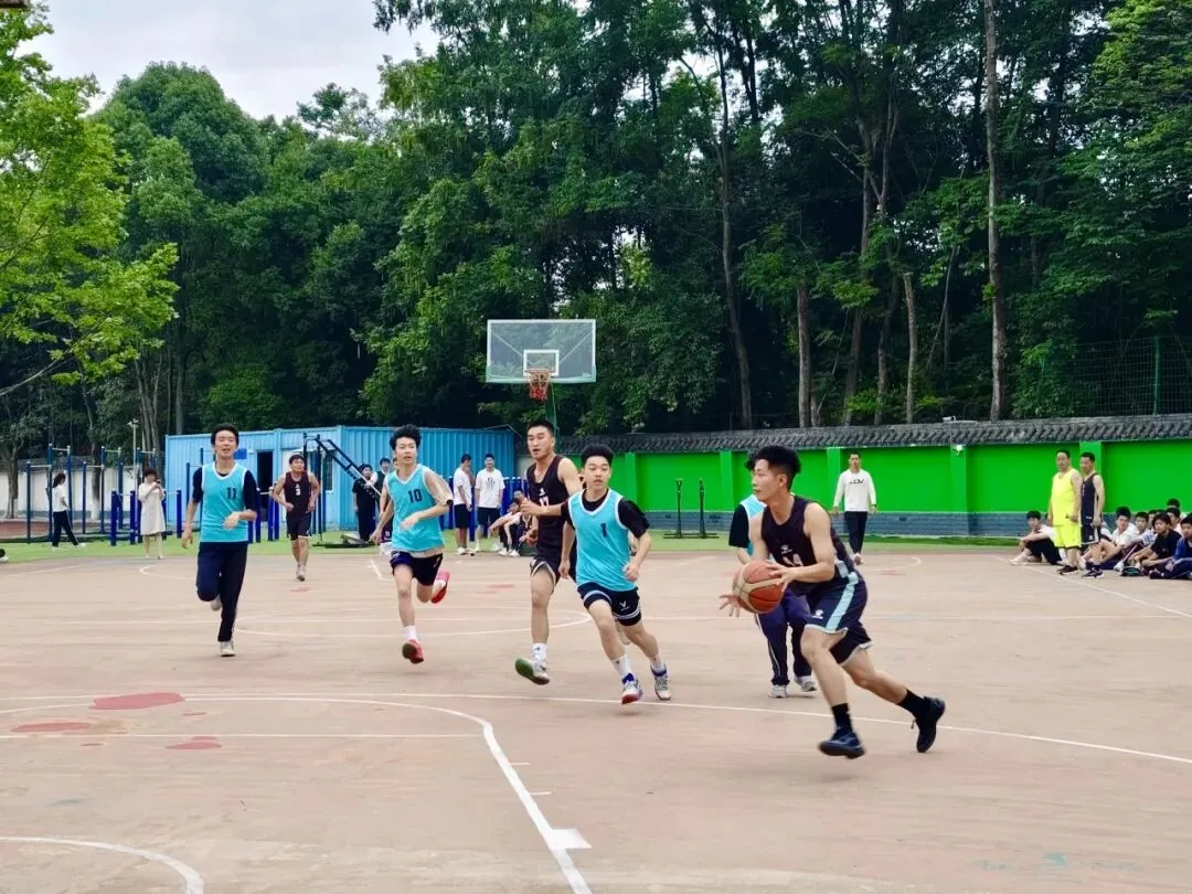 万春学校师生篮球赛为中考助威-第26张图片-四季读书网