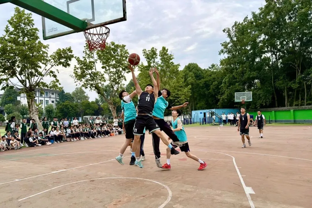 万春学校师生篮球赛为中考助威-第29张图片-四季读书网