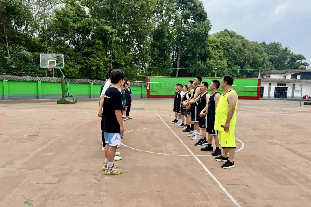 万春学校师生篮球赛为中考助威-第35张图片-四季读书网