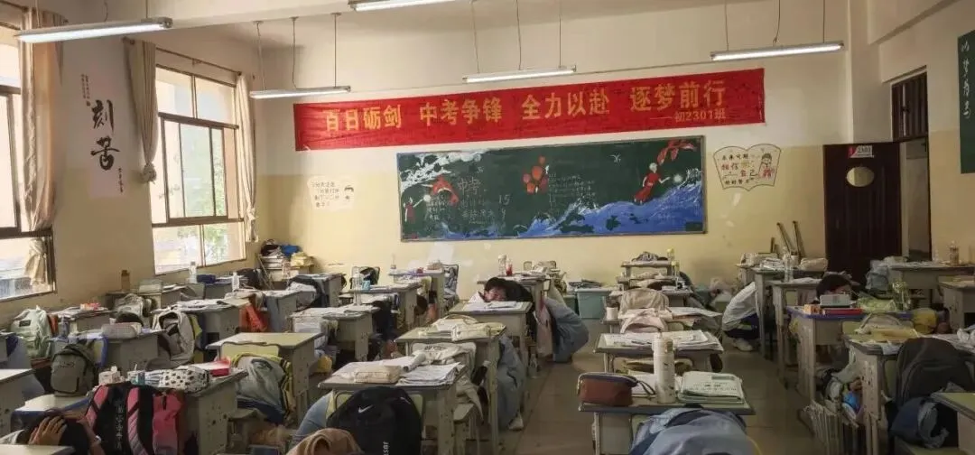 以练筑防守平安 护航中考圆梦路|屏边一中开展中考应急疏散及食品安全综合演练-第2张图片-四季读书网