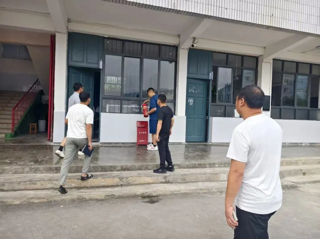 护航中考|多部门联合排查除隐患,凝心聚力守护腾达学子中考路-第10张图片-四季读书网