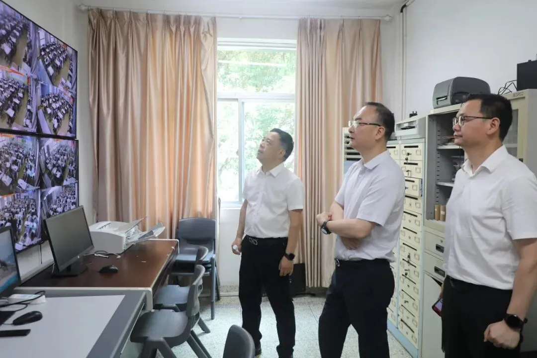 璞视快讯 | 护航中考 聚力提质 —— 鹿城区副区长王永林一行莅临温州市南浦实验中学教育集团开展考点专项检查与督导调-第15张图片-四季读书网