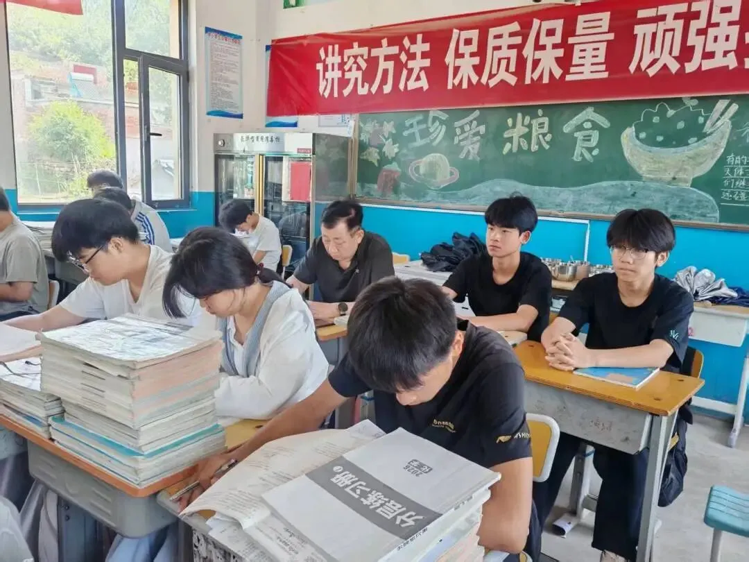 教研办到东城铺学校督导中考备考工作-第5张图片-四季读书网