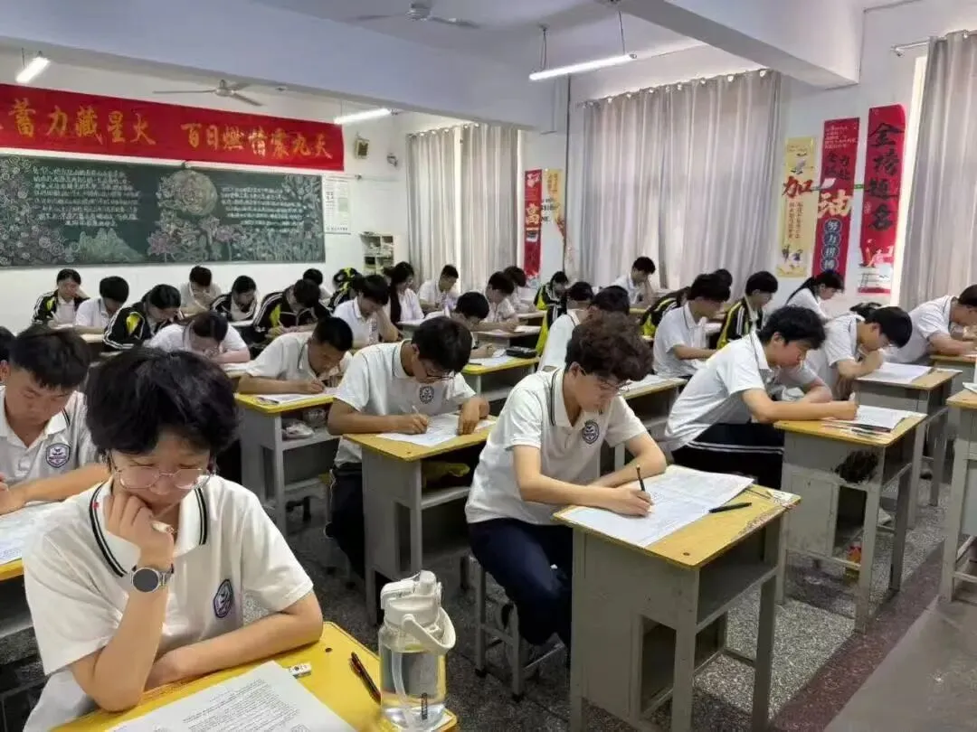 一纸模考砺成长,卷尾笔墨寄前程|致即将赴考的太行学子-第10张图片-四季读书网