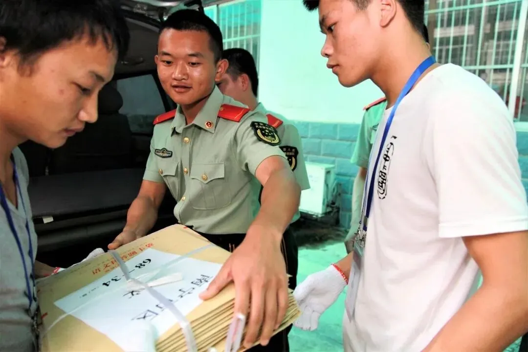 高考试卷这样的“国家绝密”,是如何护送的?-第9张图片-四季读书网