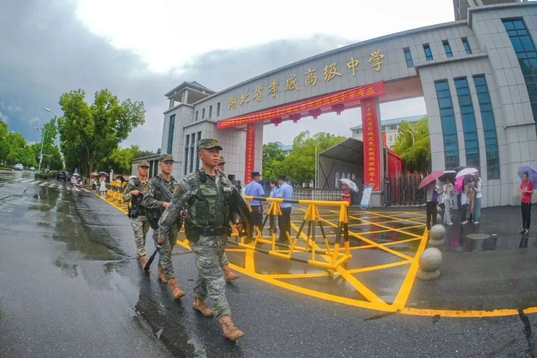 高考试卷这样的“国家绝密”,是如何护送的?-第14张图片-四季读书网