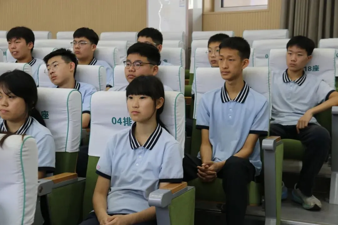 以梦为马,中考必胜|我校召开 2026 届中考冲刺动员暨备考分享会-第9张图片-四季读书网