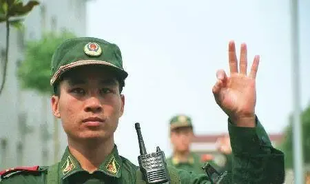老照片:武警押送高考试卷全过程-第10张图片-四季读书网