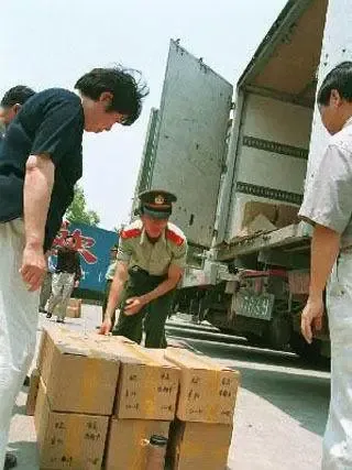 老照片:武警押送高考试卷全过程-第13张图片-四季读书网
