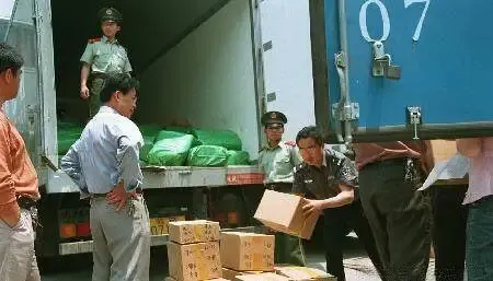 老照片:武警押送高考试卷全过程-第14张图片-四季读书网