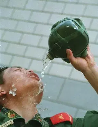 老照片:武警押送高考试卷全过程-第17张图片-四季读书网