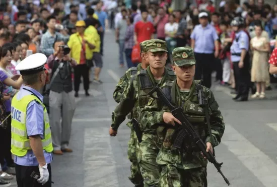 老照片:武警押送高考试卷全过程-第19张图片-四季读书网